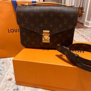 Louis Vuitton Pochette Métis EUC